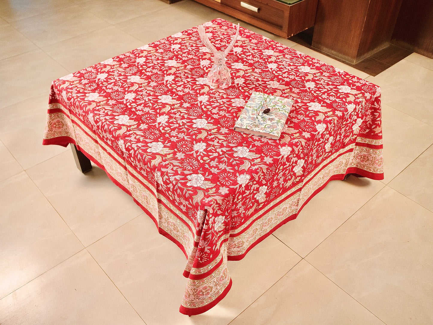 Royal Daisy Table Cover