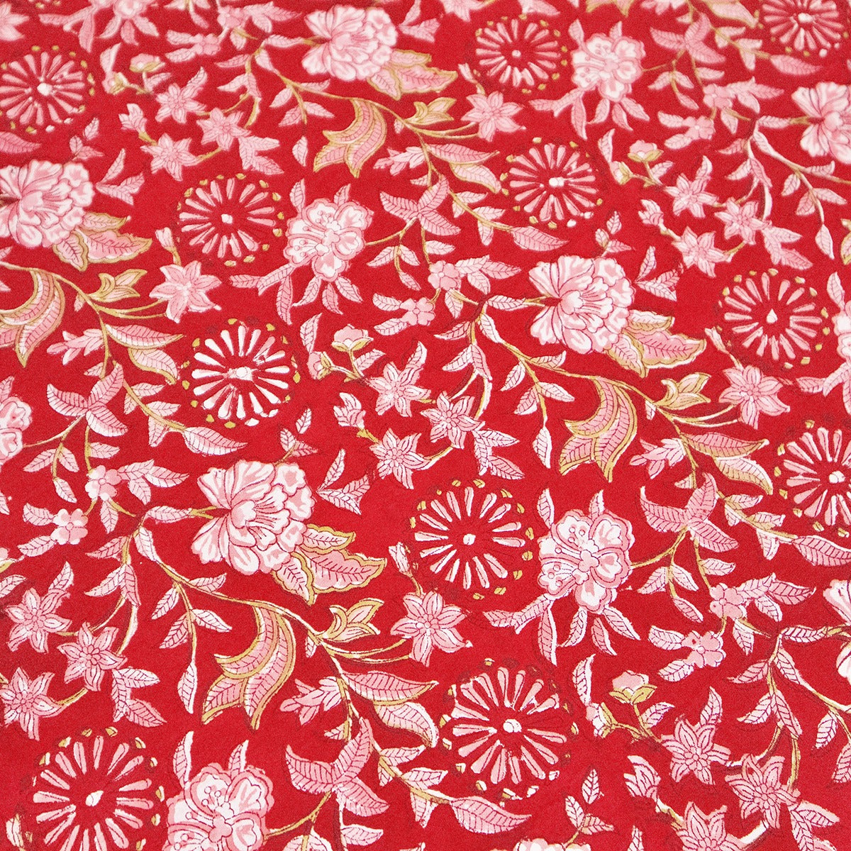 Royal Daisy Table Cover