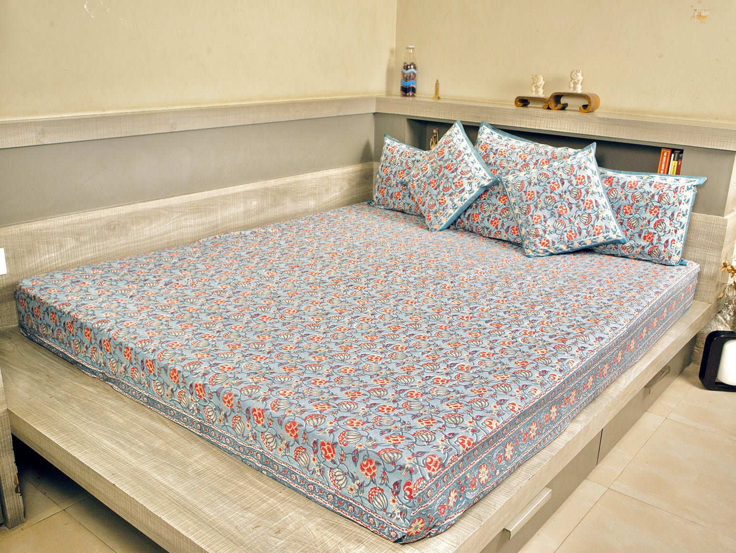 Aqua Marine Bed Sheet with Pillow Covers