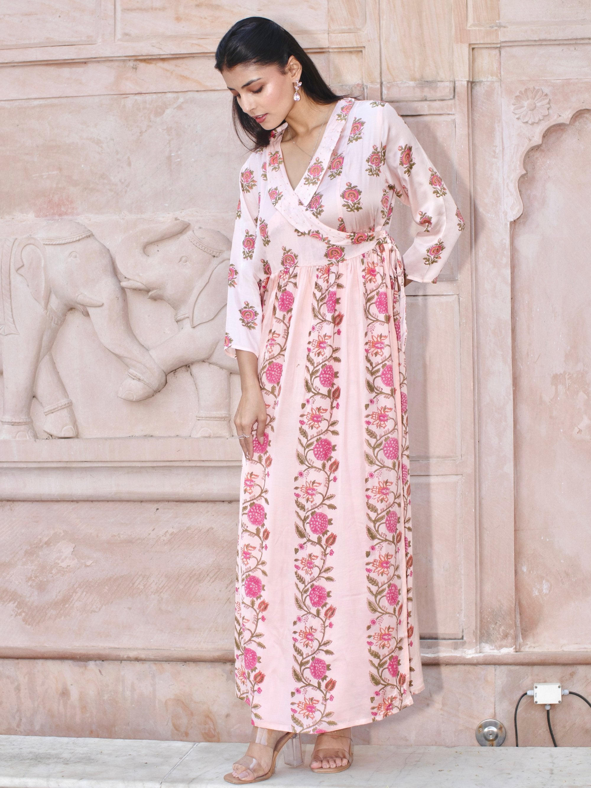 anushka pink dress Anushka Sen stuns in a gorgeous pastel pink strapless dress with elegant draping, exuding grace and charm. The metallic handbag adds a touch of sophistication to her stylish look! . . . #