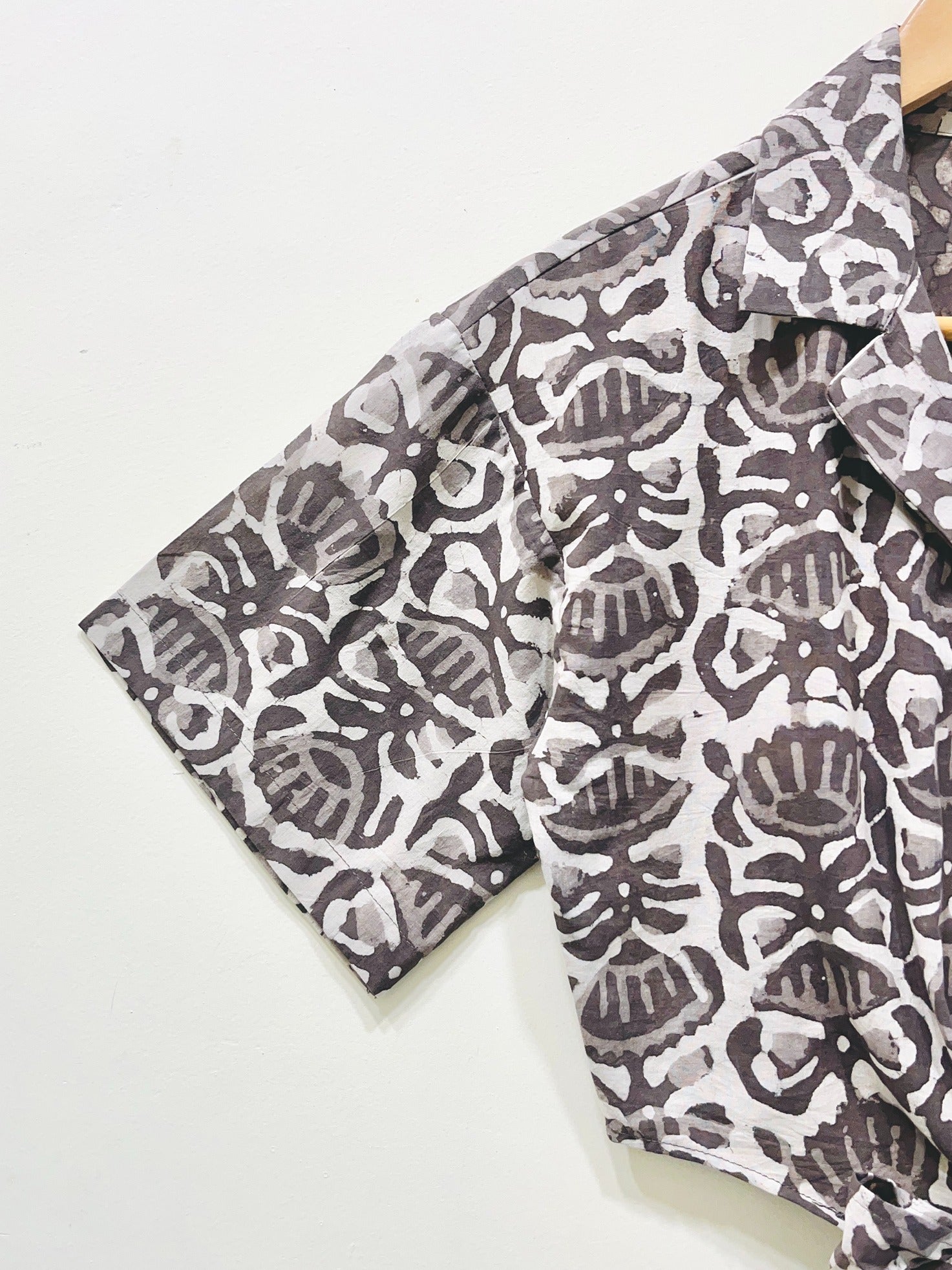 Monochrome Leaf Tie-Front Crop Shirt