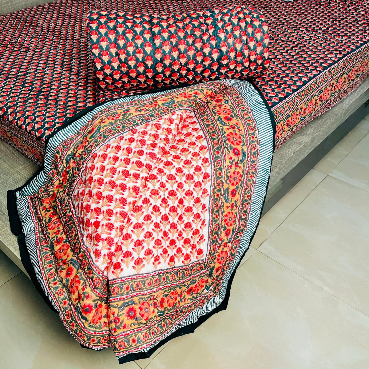 Red Razai Red and Green Jaipuri Razai – Cotton Curio