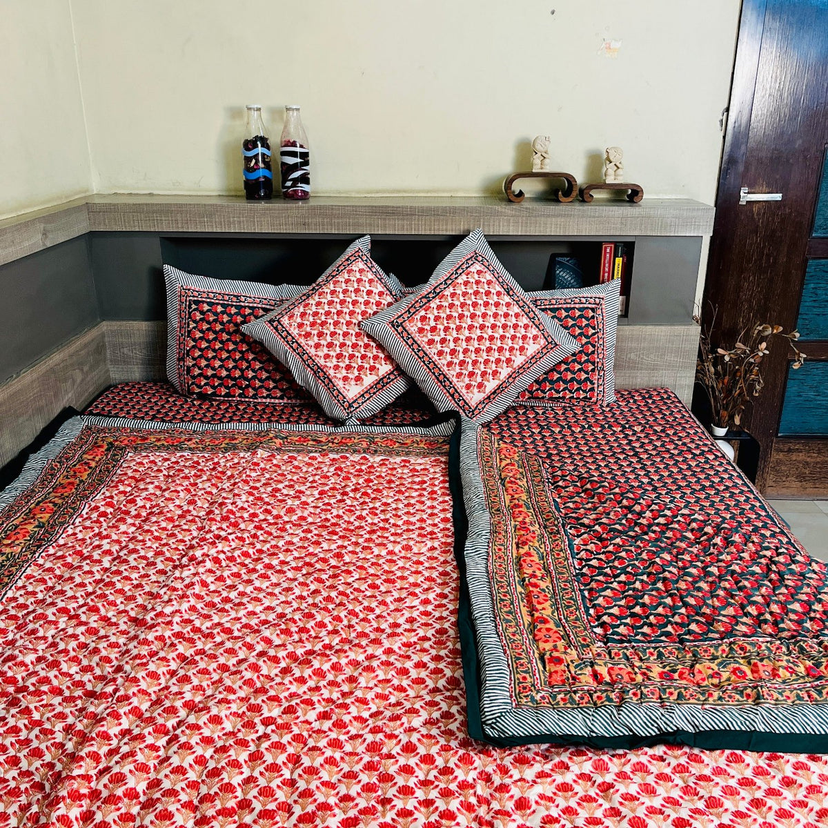 Red Razai Red and Green Jaipuri Razai – Cotton Curio