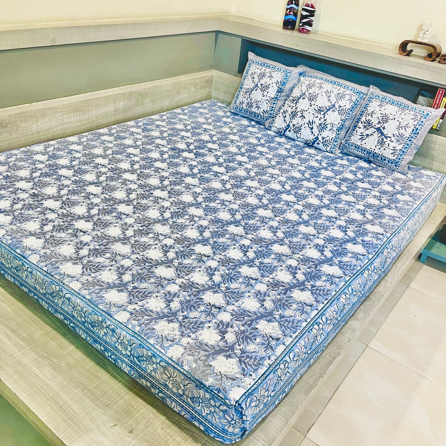 Grey Flower Bed Sheet with Pillow Covers